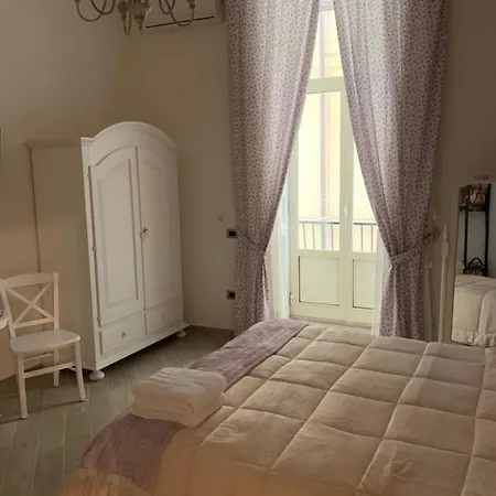 Le Stanze Di Santa Chiara 4* نابولي