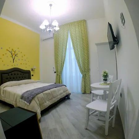 לינה וארוחת בוקר Le Stanze Di Santa Chiara נאפולי