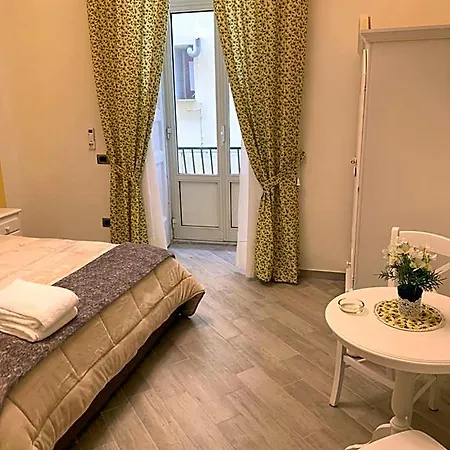 Le Stanze Di Santa Chiara 4* Nápoles
